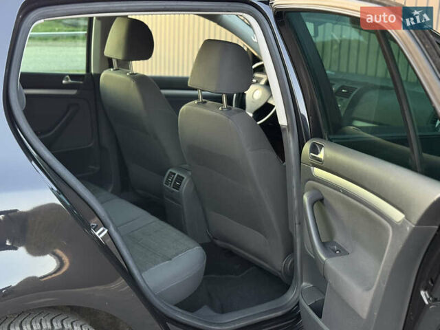 Черный Фольксваген Гольф, объемом двигателя 1.4 л и пробегом 211 тыс. км за 5690 $, фото 63 на Automoto.ua