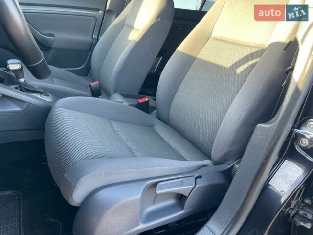 Черный Фольксваген Гольф, объемом двигателя 1.6 л и пробегом 167 тыс. км за 7350 $, фото 41 на Automoto.ua