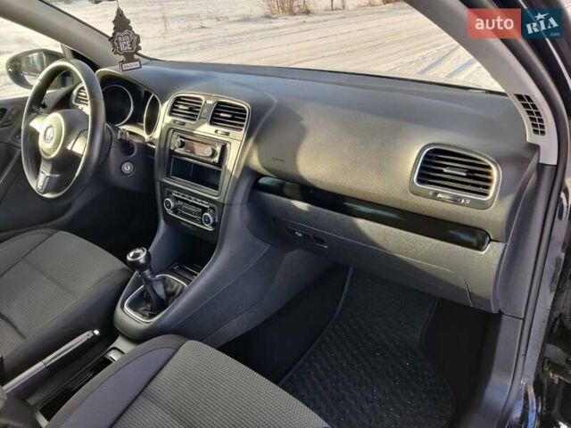 Черный Фольксваген Гольф, объемом двигателя 1.39 л и пробегом 223 тыс. км за 7300 $, фото 26 на Automoto.ua