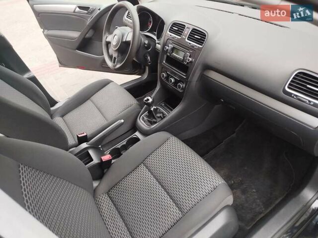 Черный Фольксваген Гольф, объемом двигателя 1.4 л и пробегом 228 тыс. км за 6800 $, фото 13 на Automoto.ua