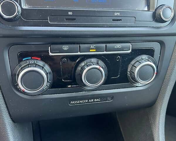 Черный Фольксваген Гольф, объемом двигателя 1.39 л и пробегом 210 тыс. км за 6850 $, фото 25 на Automoto.ua