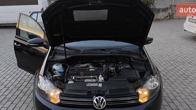 Чорний Фольксваген Гольф, об'ємом двигуна 1.39 л та пробігом 187 тис. км за 8000 $, фото 30 на Automoto.ua