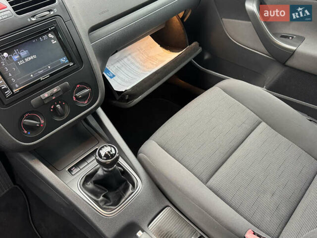 Чорний Фольксваген Гольф, об'ємом двигуна 1.4 л та пробігом 270 тис. км за 5700 $, фото 41 на Automoto.ua