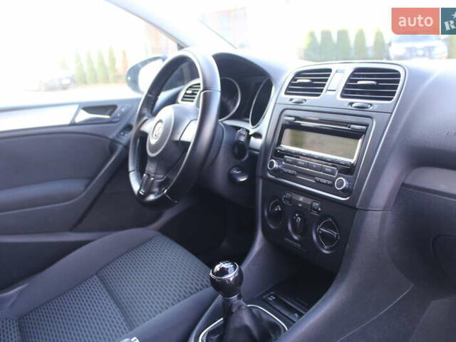 Черный Фольксваген Гольф, объемом двигателя 1.6 л и пробегом 210 тыс. км за 7590 $, фото 70 на Automoto.ua