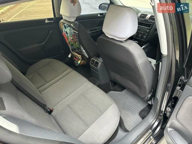 Черный Фольксваген Гольф, объемом двигателя 1.6 л и пробегом 196 тыс. км за 7000 $, фото 27 на Automoto.ua