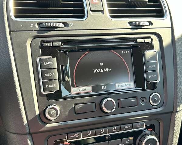 Черный Фольксваген Гольф, объемом двигателя 1.4 л и пробегом 239 тыс. км за 7500 $, фото 24 на Automoto.ua