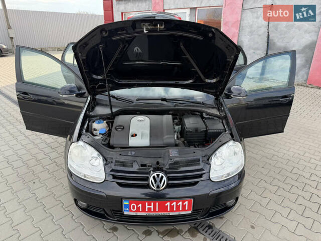 Черный Фольксваген Гольф, объемом двигателя 1.6 л и пробегом 243 тыс. км за 5999 $, фото 37 на Automoto.ua