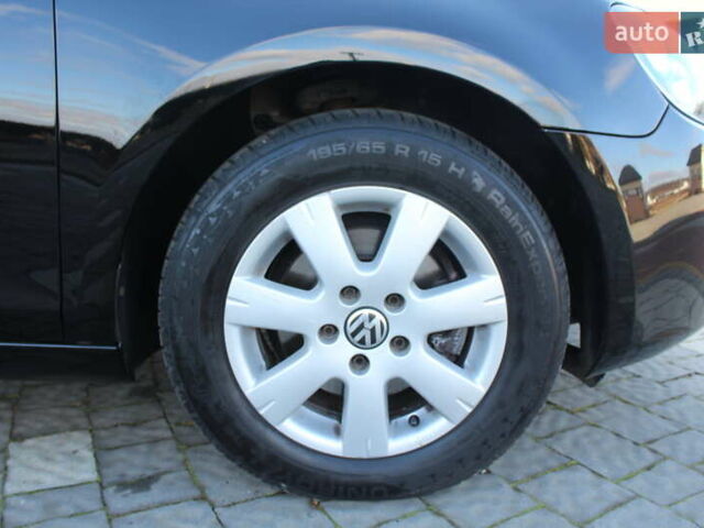 Черный Фольксваген Гольф, объемом двигателя 1.6 л и пробегом 210 тыс. км за 7390 $, фото 76 на Automoto.ua