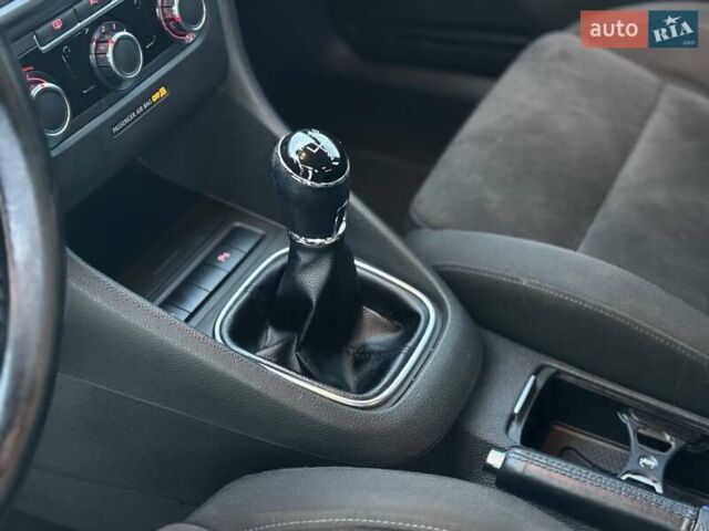 Чорний Фольксваген Гольф, об'ємом двигуна 1.39 л та пробігом 196 тис. км за 7100 $, фото 29 на Automoto.ua