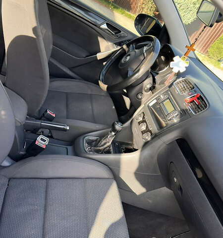 Чорний Фольксваген Гольф, об'ємом двигуна 1.39 л та пробігом 205 тис. км за 7500 $, фото 7 на Automoto.ua