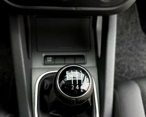 Черный Фольксваген Гольф, объемом двигателя 1.6 л и пробегом 243 тыс. км за 5999 $, фото 36 на Automoto.ua