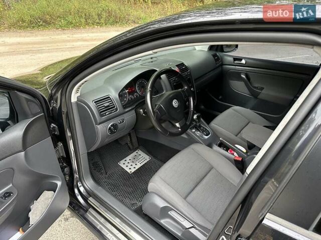 Черный Фольксваген Гольф, объемом двигателя 1.6 л и пробегом 196 тыс. км за 7000 $, фото 24 на Automoto.ua