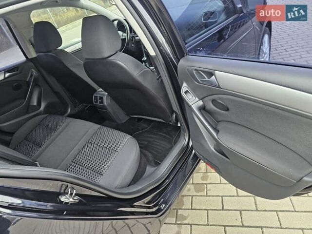 Черный Фольксваген Гольф, объемом двигателя 1.6 л и пробегом 218 тыс. км за 7900 $, фото 22 на Automoto.ua