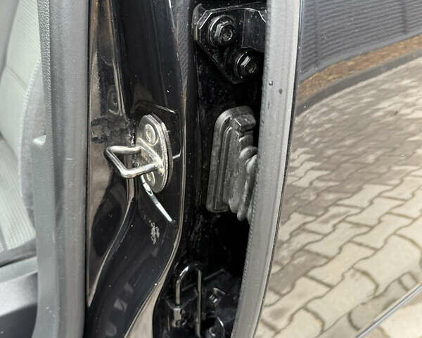 Черный Фольксваген Гольф, объемом двигателя 1.6 л и пробегом 198 тыс. км за 7950 $, фото 96 на Automoto.ua