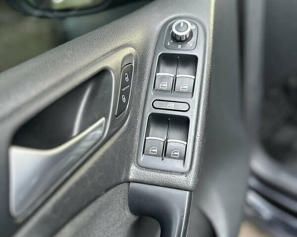 Чорний Фольксваген Гольф, об'ємом двигуна 1.39 л та пробігом 180 тис. км за 7200 $, фото 7 на Automoto.ua