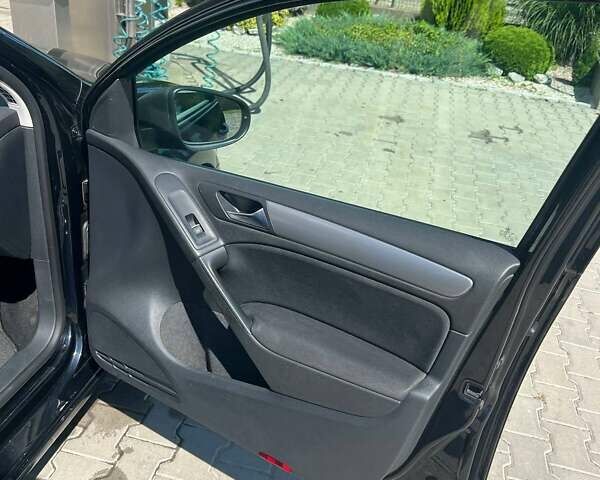 Черный Фольксваген Гольф, объемом двигателя 1.39 л и пробегом 210 тыс. км за 6850 $, фото 15 на Automoto.ua