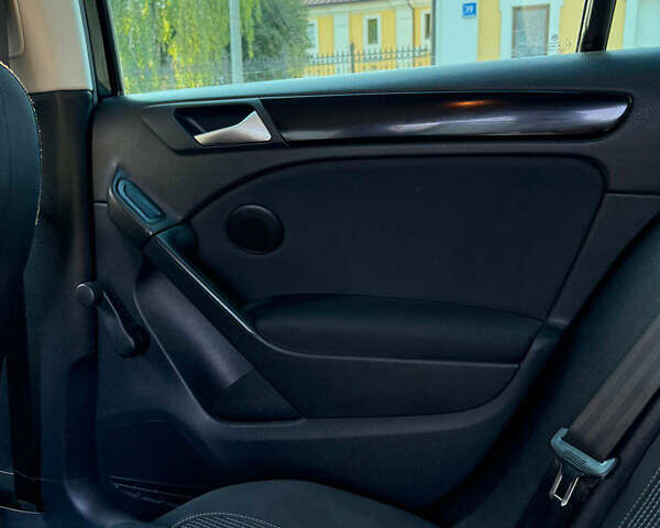 Черный Фольксваген Гольф, объемом двигателя 1.4 л и пробегом 201 тыс. км за 7700 $, фото 16 на Automoto.ua