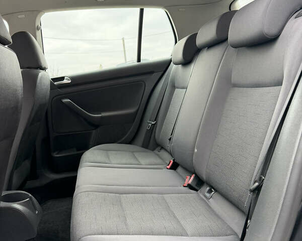 Черный Фольксваген Гольф, объемом двигателя 1.6 л и пробегом 189 тыс. км за 6650 $, фото 31 на Automoto.ua