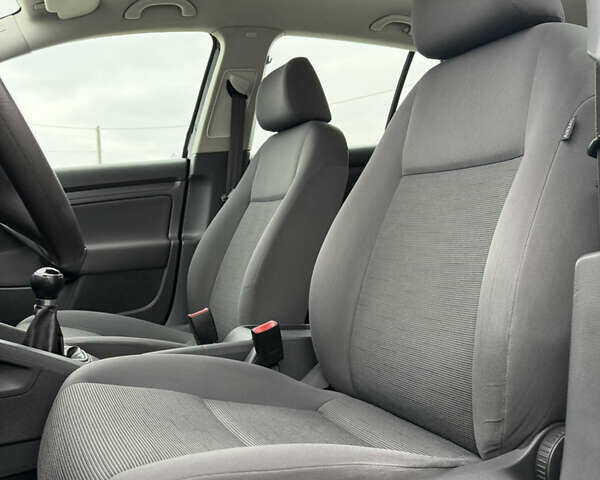 Черный Фольксваген Гольф, объемом двигателя 1.6 л и пробегом 189 тыс. км за 6650 $, фото 29 на Automoto.ua