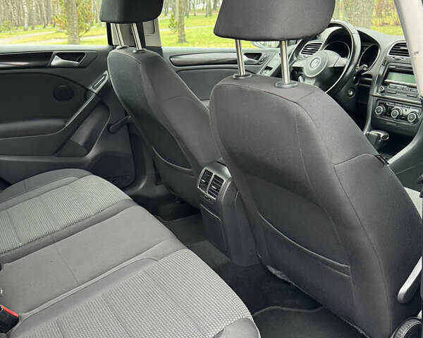 Черный Фольксваген Гольф, объемом двигателя 1.39 л и пробегом 251 тыс. км за 8400 $, фото 29 на Automoto.ua