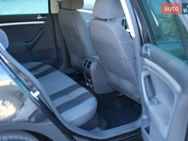 Черный Фольксваген Гольф, объемом двигателя 1.4 л и пробегом 258 тыс. км за 5999 $, фото 11 на Automoto.ua