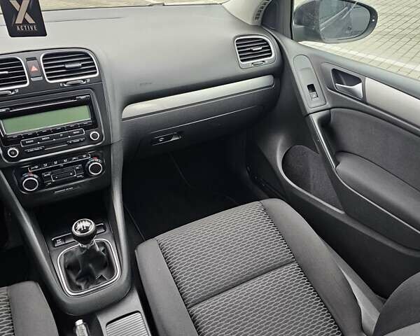 Черный Фольксваген Гольф, объемом двигателя 1.6 л и пробегом 218 тыс. км за 7900 $, фото 30 на Automoto.ua