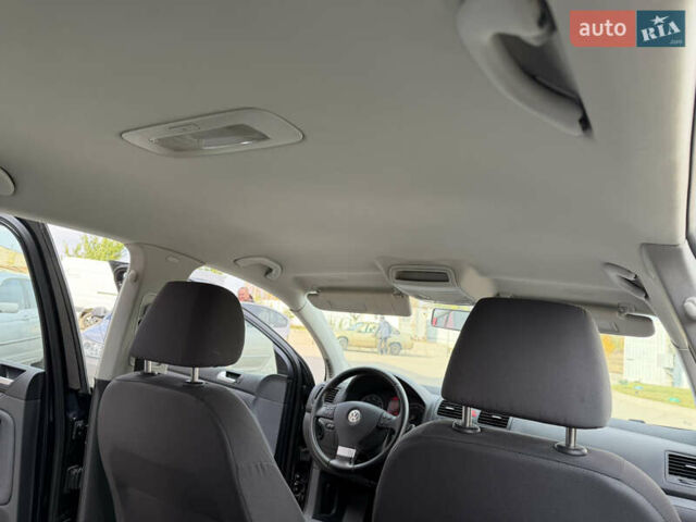 Черный Фольксваген Гольф, объемом двигателя 1.6 л и пробегом 243 тыс. км за 5999 $, фото 30 на Automoto.ua