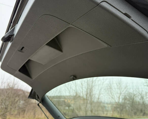 Черный Фольксваген Гольф, объемом двигателя 1.6 л и пробегом 198 тыс. км за 7899 $, фото 126 на Automoto.ua