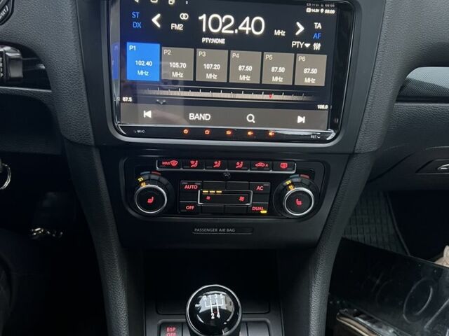 Черный Фольксваген Гольф, объемом двигателя 1.6 л и пробегом 270 тыс. км за 6700 $, фото 5 на Automoto.ua