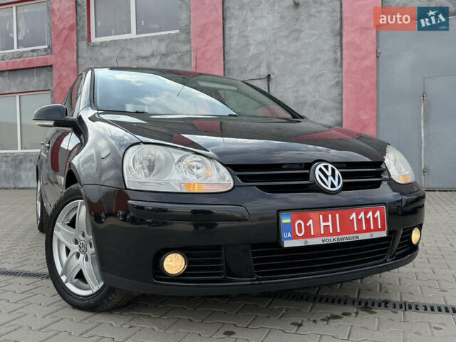 Черный Фольксваген Гольф, объемом двигателя 1.6 л и пробегом 243 тыс. км за 5999 $, фото 1 на Automoto.ua
