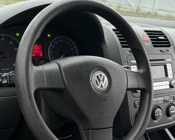 Черный Фольксваген Гольф, объемом двигателя 1.6 л и пробегом 189 тыс. км за 6650 $, фото 42 на Automoto.ua