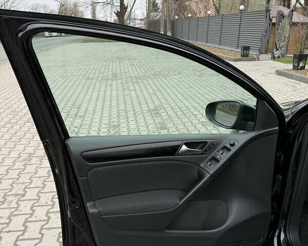 Черный Фольксваген Гольф, объемом двигателя 1.6 л и пробегом 198 тыс. км за 7950 $, фото 83 на Automoto.ua