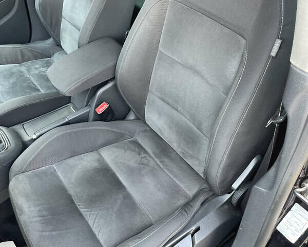 Чорний Фольксваген Гольф, об'ємом двигуна 1.39 л та пробігом 208 тис. км за 7900 $, фото 49 на Automoto.ua