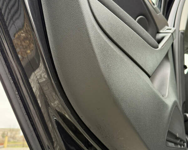 Черный Фольксваген Гольф, объемом двигателя 1.6 л и пробегом 198 тыс. км за 7950 $, фото 92 на Automoto.ua