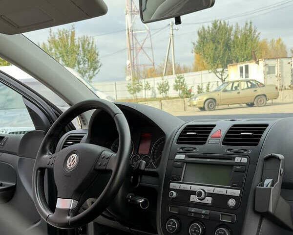 Черный Фольксваген Гольф, объемом двигателя 1.6 л и пробегом 243 тыс. км за 5999 $, фото 27 на Automoto.ua