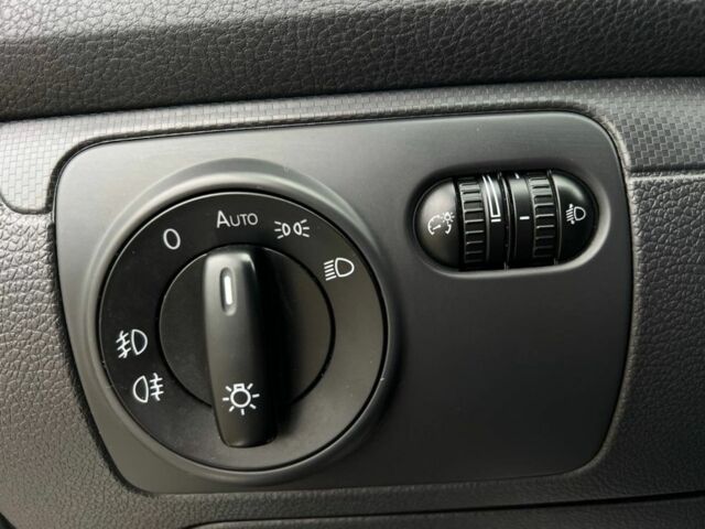 Черный Фольксваген Гольф, объемом двигателя 1.4 л и пробегом 208 тыс. км за 9200 $, фото 12 на Automoto.ua