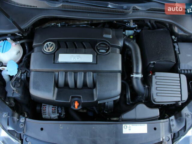 Черный Фольксваген Гольф, объемом двигателя 1.6 л и пробегом 210 тыс. км за 7390 $, фото 80 на Automoto.ua