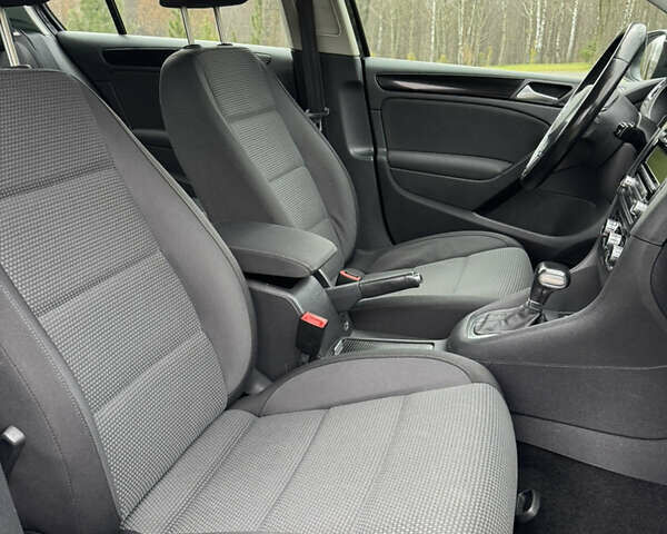 Черный Фольксваген Гольф, объемом двигателя 1.39 л и пробегом 251 тыс. км за 8400 $, фото 24 на Automoto.ua