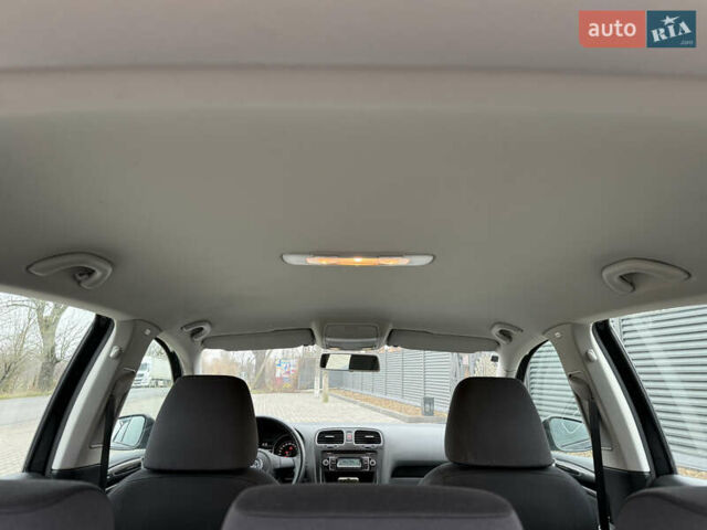 Черный Фольксваген Гольф, объемом двигателя 1.6 л и пробегом 198 тыс. км за 7899 $, фото 125 на Automoto.ua