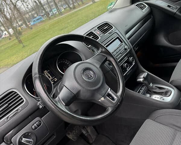 Черный Фольксваген Гольф, объемом двигателя 1.39 л и пробегом 251 тыс. км за 8400 $, фото 17 на Automoto.ua