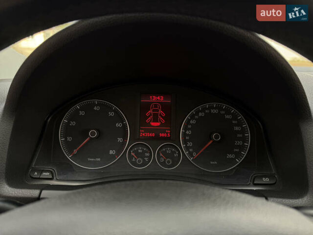 Черный Фольксваген Гольф, объемом двигателя 1.6 л и пробегом 243 тыс. км за 5999 $, фото 34 на Automoto.ua