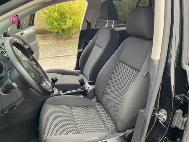 Черный Фольксваген Гольф, объемом двигателя 1.4 л и пробегом 243 тыс. км за 5850 $, фото 19 на Automoto.ua