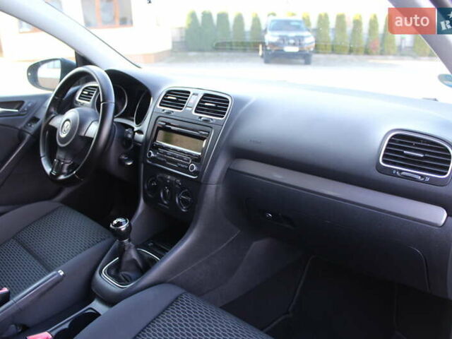 Черный Фольксваген Гольф, объемом двигателя 1.6 л и пробегом 210 тыс. км за 7390 $, фото 68 на Automoto.ua