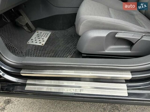 Черный Фольксваген Гольф, объемом двигателя 1.6 л и пробегом 196 тыс. км за 7000 $, фото 33 на Automoto.ua