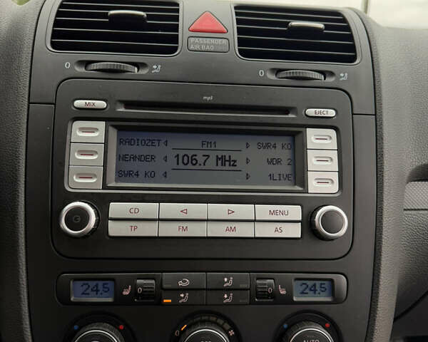 Черный Фольксваген Гольф, объемом двигателя 1.6 л и пробегом 189 тыс. км за 6650 $, фото 45 на Automoto.ua