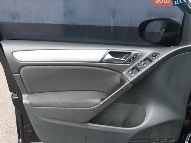 Черный Фольксваген Гольф, объемом двигателя 1.6 л и пробегом 214 тыс. км за 8200 $, фото 15 на Automoto.ua