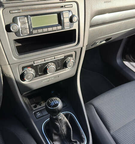 Чорний Фольксваген Гольф, об'ємом двигуна 1.39 л та пробігом 205 тис. км за 7500 $, фото 14 на Automoto.ua