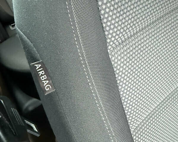 Черный Фольксваген Гольф, объемом двигателя 1.6 л и пробегом 198 тыс. км за 7950 $, фото 108 на Automoto.ua