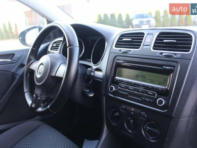 Черный Фольксваген Гольф, объемом двигателя 1.6 л и пробегом 210 тыс. км за 7590 $, фото 71 на Automoto.ua