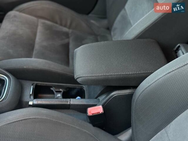 Чорний Фольксваген Гольф, об'ємом двигуна 1.39 л та пробігом 196 тис. км за 7100 $, фото 30 на Automoto.ua